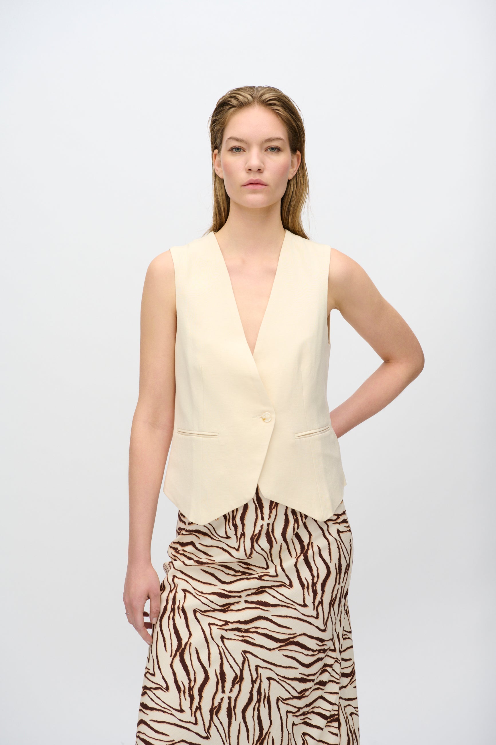 minimum female Melina fitted vest 3069 Waistcoat 0908 Summer Sand