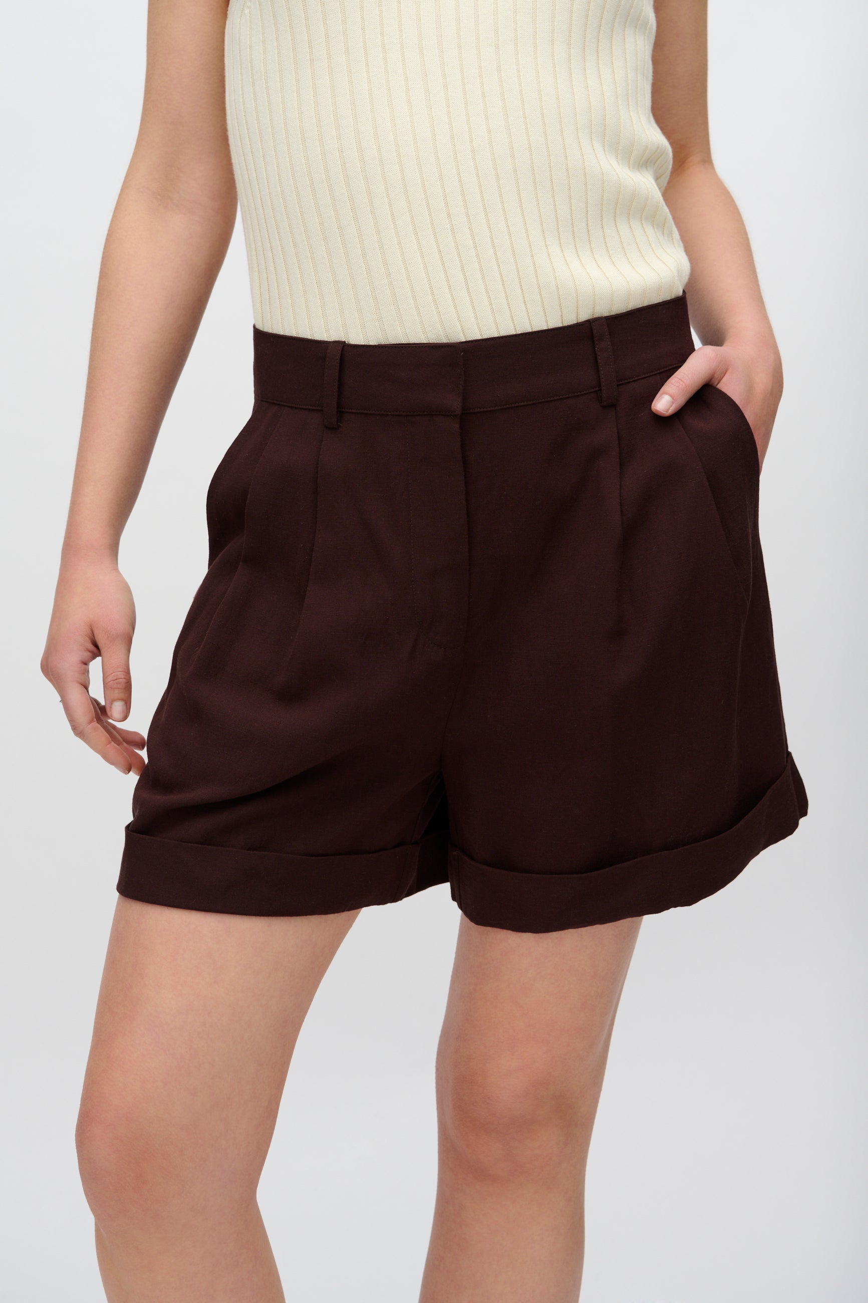 minimum female Selby linen blend shorts 3069 Shorts 1910 French Roast