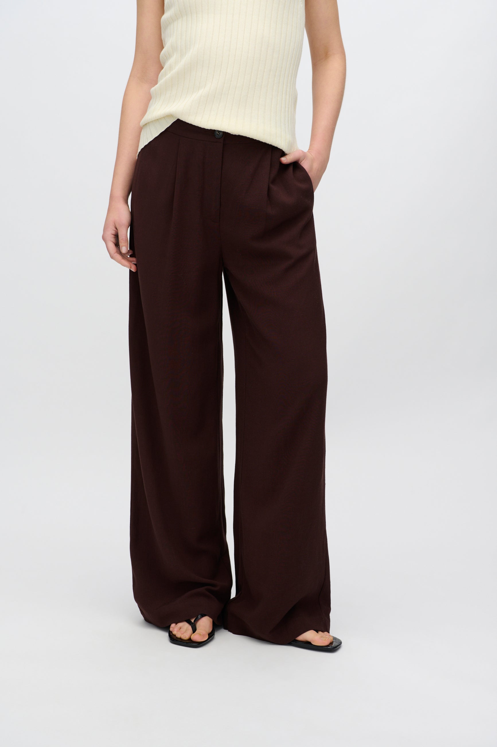 minimum female Smilla dressed pants 3069 Dressed Pants 1910 French Roast