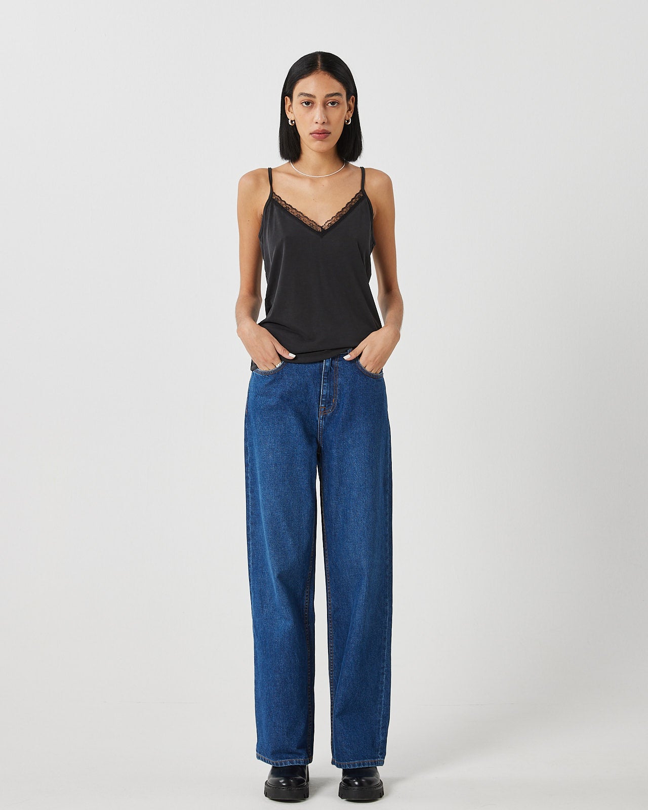 minimum female Sussie top 2.0 0281 Top 999 Black